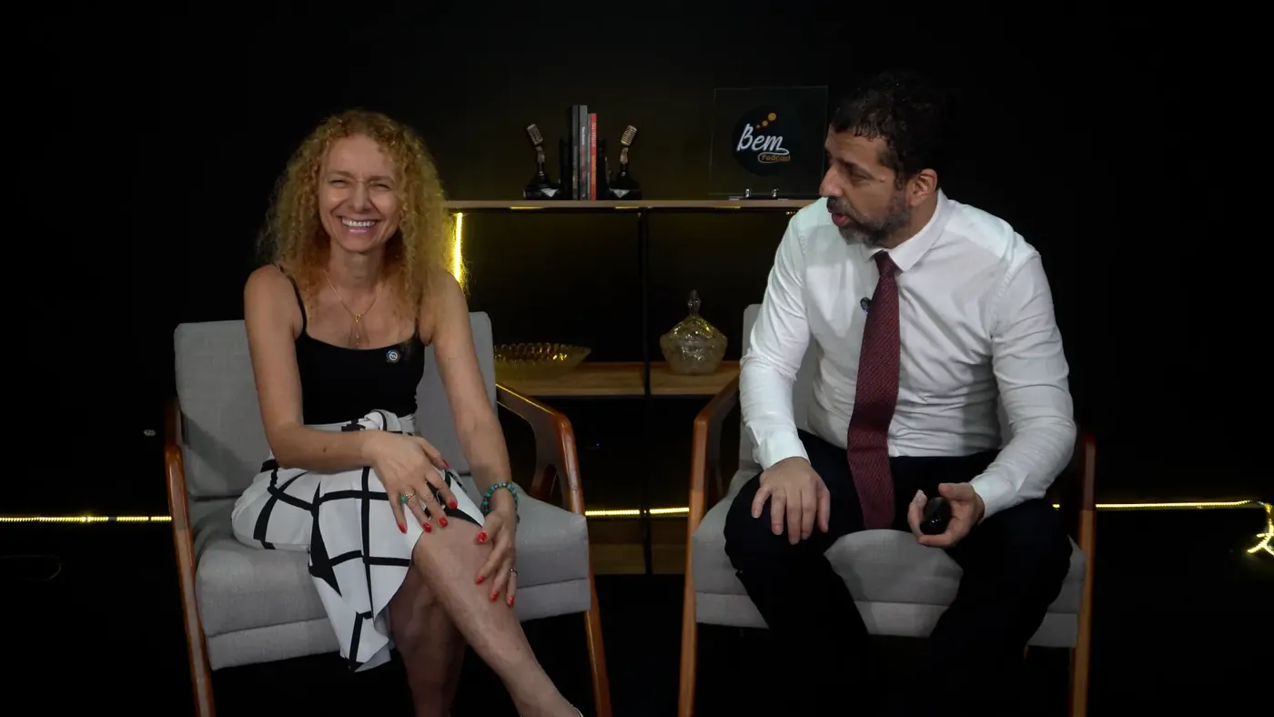 Entrevista em formato conversa no estúdio